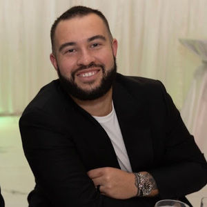 Meet your Posher, Yanniv